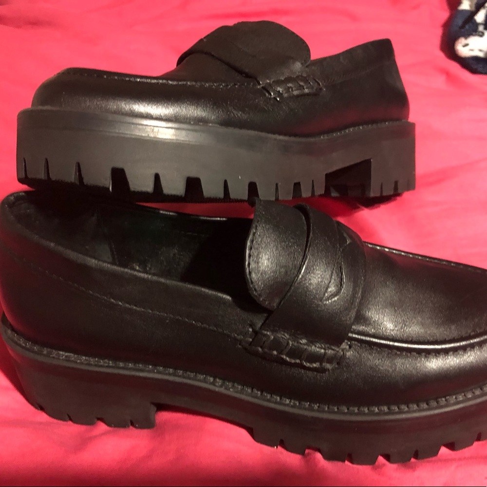 NWOT Black Leather Steve Madden Pennyloafers